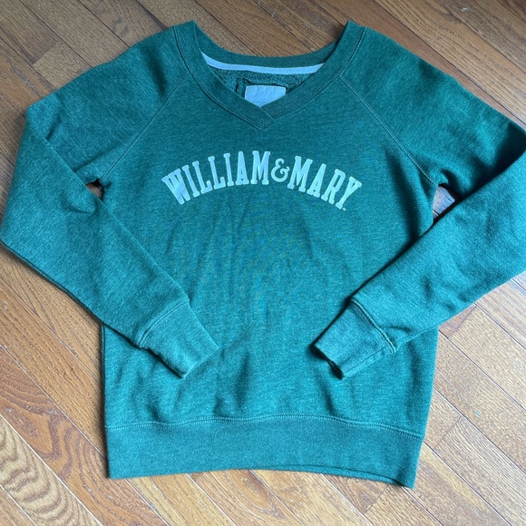 Redshirt Tops - William & Mary V-neck Sweatshirt ~ S